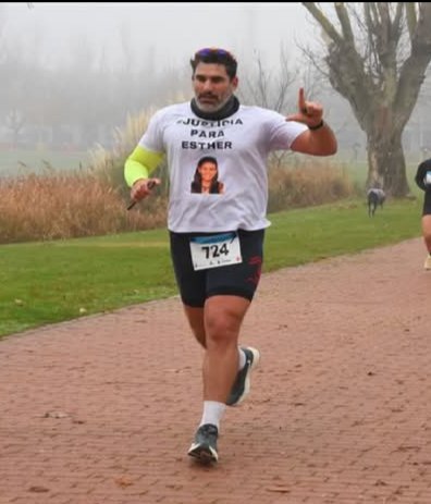 <a href="/DINOSAURIOrober/">Rober</a> #TictacPresuntoTicTac no vamos a parar!. La verdad está en el lado de #JusticiaParaEsther. Foto del domingo en Laguna de Duero...Impresionante cantidad de aplausos y gritos de JUSTICIA...POR ESTHER... Seguimos en la lucha!. Siempre en el equipo de <a href="/Ineslodelaros/">Ines</a> y familia!