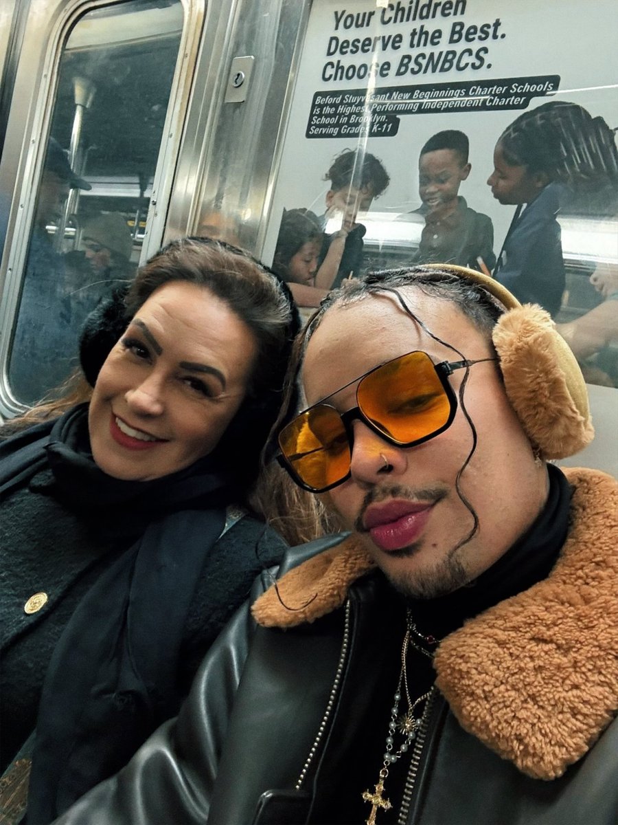 ginagarciasing's tweet photo. Primeiros dias em Nova York! 🤗❤️❄️

E cada passo por essa cidade tem sido mágico, intenso e inesquecível…além do frio e da neve, é clarooo! 🤭🥶🌨️☃️🥰

Como é bom criar memórias, que ficam pra vida inteira! 🙏🏼😍🫶🏻🎶🇺🇸☃️❄️🗽 https://t.co/lDaUPQcji3