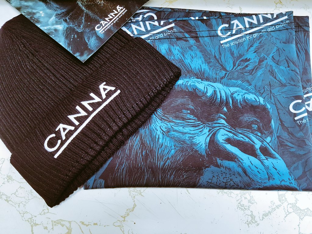 Thank you always for the love and support Cannacanadaofficial 
I love my new hat and neck warmer 
Happy growing everyone