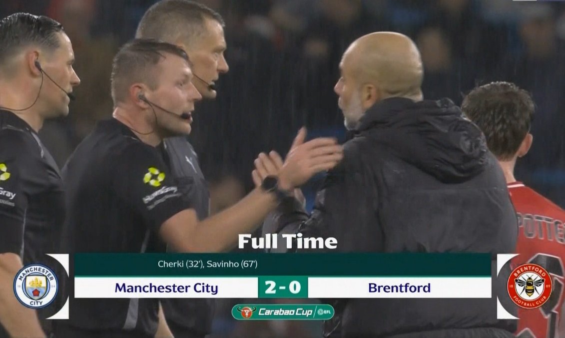 بيب دائما مثير للجدل. جوارديولا يجادل حكم مباراته أمام برينتفورد بالرغم من انتصاره بثنائية 