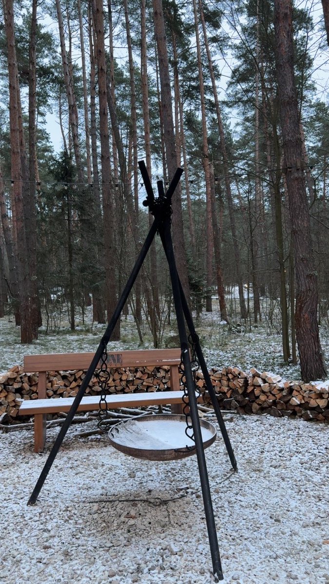 ayed_ri's tweet image. فدوتك قلبٍ على كل عرقٍ به تمون 
والطعون اللي من ايديك يسلم راسها 

فيك ماطعت السوالف وصدّقت الظنون 
سيرتك يحرم على خاطري دنّاسها 

من عرفتك والمحبه تحت فيّ الغصون 
جعل مايزعل مطرها .. على نسناسها