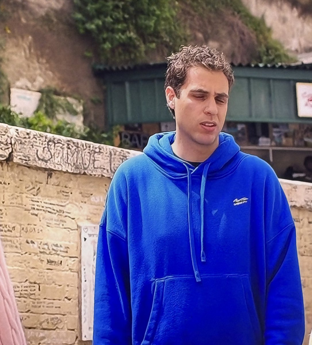 LA SCRITTA SIMUEL IN ENORME DIETRO