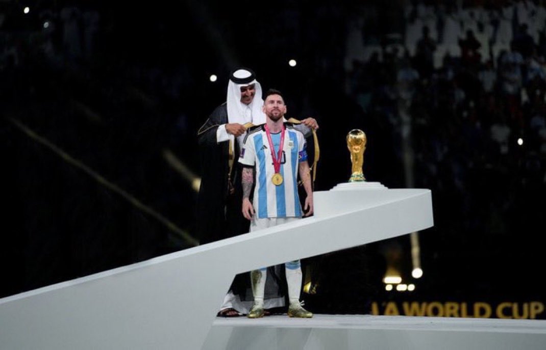 18 ديسمبر , الذكرى السنويه 

ذكرى تكميم الافواه 
ذكرى حسم الافضليه تاريخيا
ذكرى اعظم بطولة في تاريخ كرة القدم
ذكرى افضل اداء فردي في تاريخ كرة القدم
ذكرى ليونيل اندريس ميسي 

18 ديسمبر ليلة وياجمالها من ليلة 💙