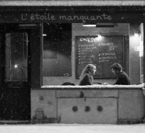 إن بانت رسوم الحزن في ملامحك 
سرقت لك من وجه الأيام ضحكه .