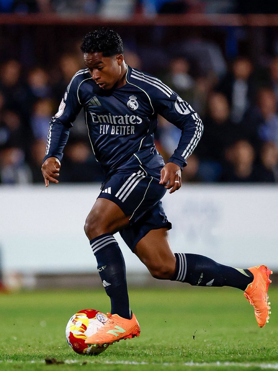 El Bro haciendo un partidazo , le ha metido 2 pases a gol a Mbappe y el no recibe ni uno de Mbappe para que pueda marcar y lucir hoy el MVP!

El Mejor del Partido para mi hoy es Endrick