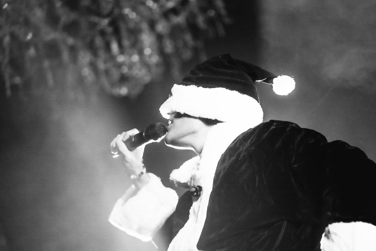 waterparks's tweet image. SANTAPARX IS REAL AND *CAN* HURT YOU

PHOENIX TODAY
LA TOMORROW

AND THEN WE’RE DONE UNTIL THE UK/EU NEXT YEAR. 

tickets: waterparksband.com/tour