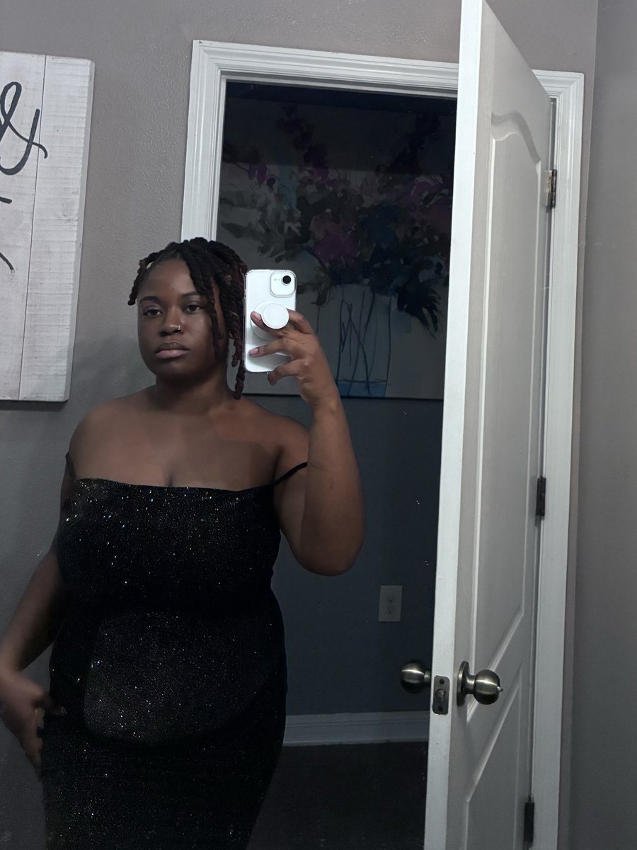 onlyemonie's tweet photo. practicing not gaf🖤 https://t.co/D1KPmcOOOS