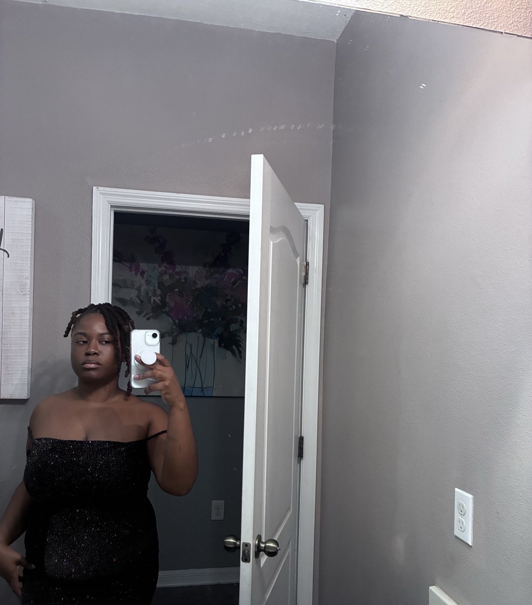 onlyemonie's tweet photo. practicing not gaf🖤 https://t.co/D1KPmcOOOS