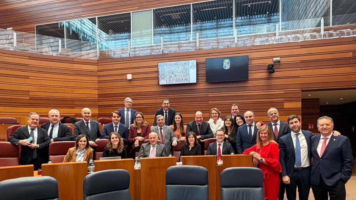ranedo69's tweet photo. Último pleno de esta legislatura en las Cortes de Castilla y León. Un orgullo y un honor haber trabajado dando voz a los interes de la provincia  de Burgos, y como no defendiendo la labor de la Junta de Castilla y León en favor de las personas mas vulnerables.
#ppcyl https://t.co/GKqZIbCQaE