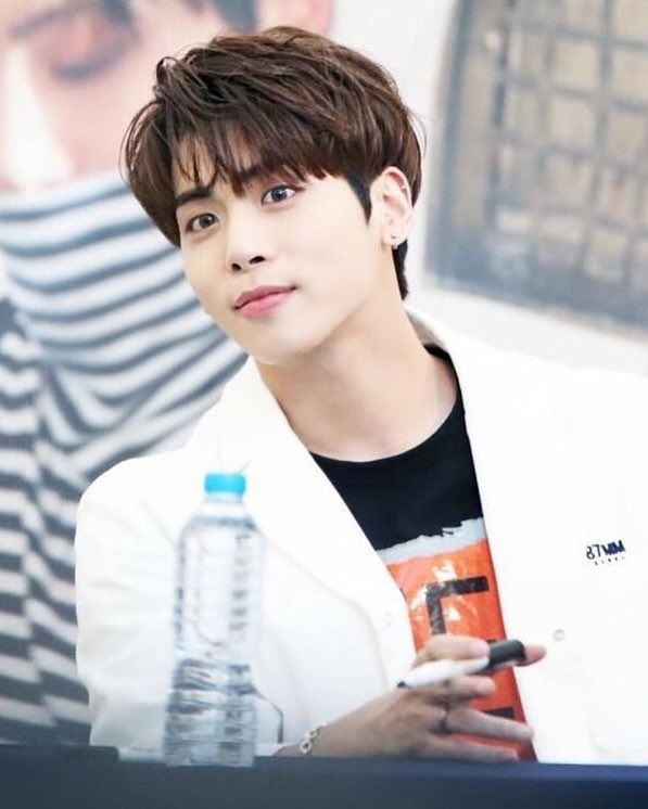 SHINeeの拾い画像bot tweet media