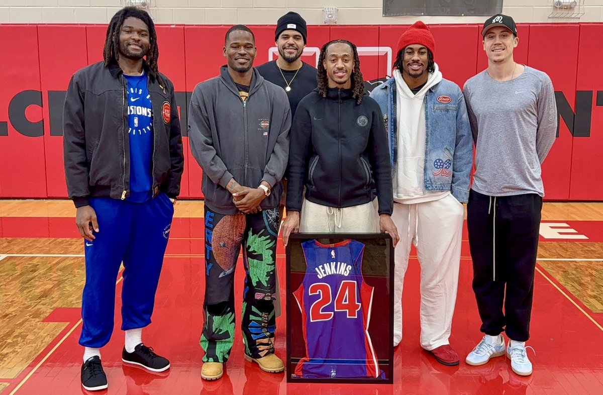 Johnny__Kane's tweet photo. Daniss Jenkins wasn’t a high recruit. He wasn’t drafted. His is a cool story. The Dallas product returned to Hillcrest H.S. to talk to the student athletes on his day off.

“God’s gotta see you burn some midnight oil and he’s gonna bless you.”

#DetroitBasketball https://t.co/aiarmf9mia