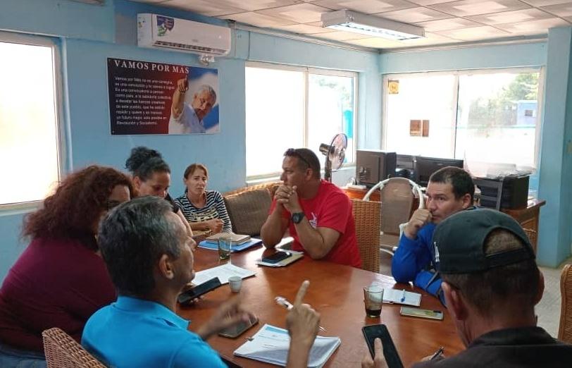 Recibida hoy 17 en EPISAN, visita de trabajo dirigida por nuestro presidente de <a href="/GrupoPesquero/">Grupo Empresarial de la Industria Pesquera</a>  Osmany Barreiro, y la directora de industria <a href="/irisqr700927/">Iris Quiñones Rojas</a>, donde se chequearon las estrategias para el procesamiento industrial del camarón marino a la <a href="/EmpresaEpicien/">Empresa Pesquera Industrial de Cienfuegos-EPICIEN</a> #PescaXCuba