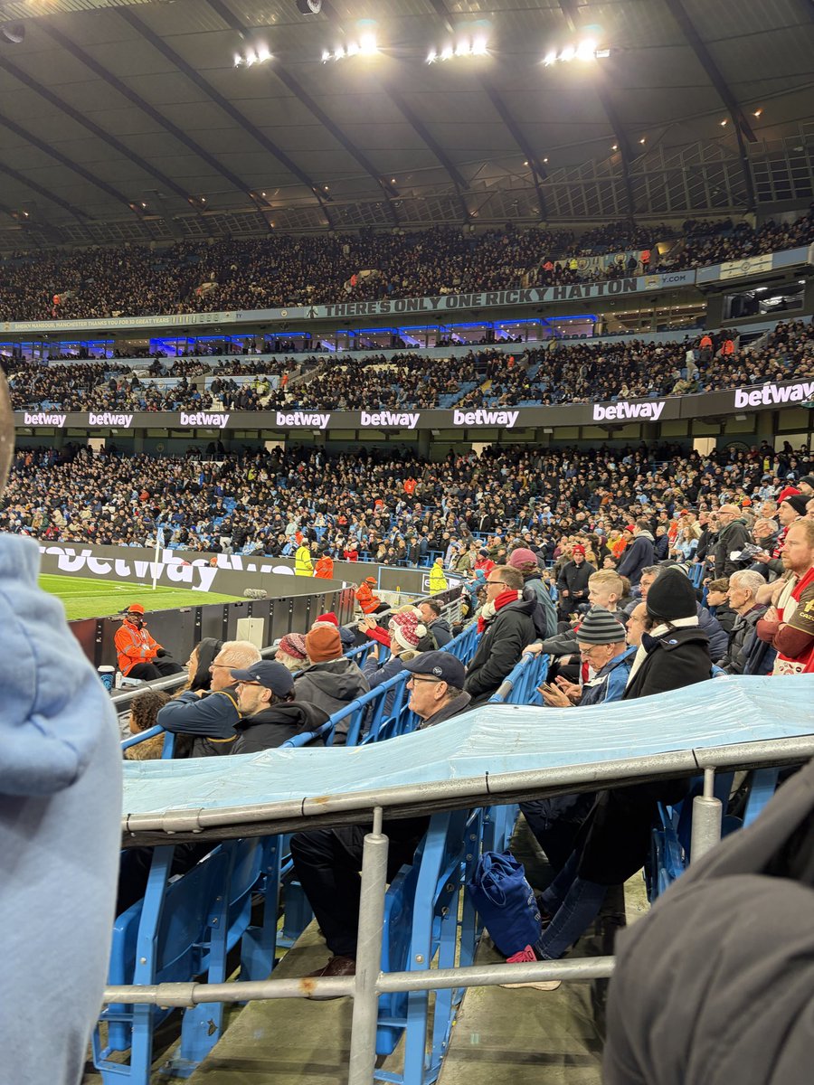 shit weather and an even worse set of fans for them lot - sat down all game🤣 

2-0 up the blues👍🔵