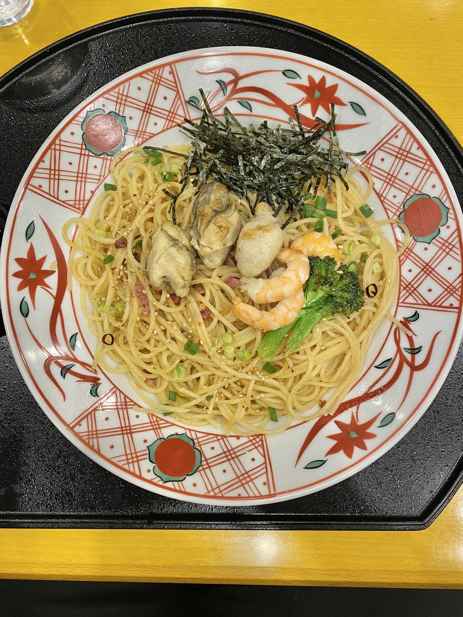 sumahon123's tweet photo. 五右衛門でパスタ食べてきたよ🤤広島産牡蠣と海老とブロッコリーのペペロンチーノ1,350円＋サラダ150円！ https://t.co/Ii4OQvK0io