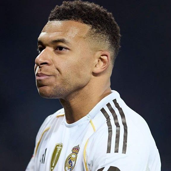 كيليان مبابي يصل إلى 40 مساهمة تهديفية في جميع المسابقات هذا الموسم: 27 مباراة. 33 هدفًا. 7 تمريرات حاسمة 