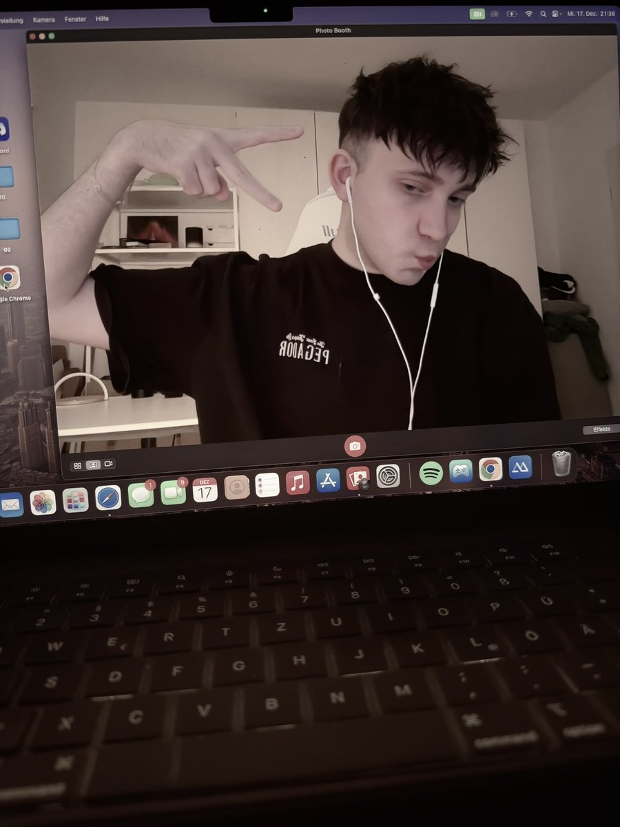 Alticute tweet media