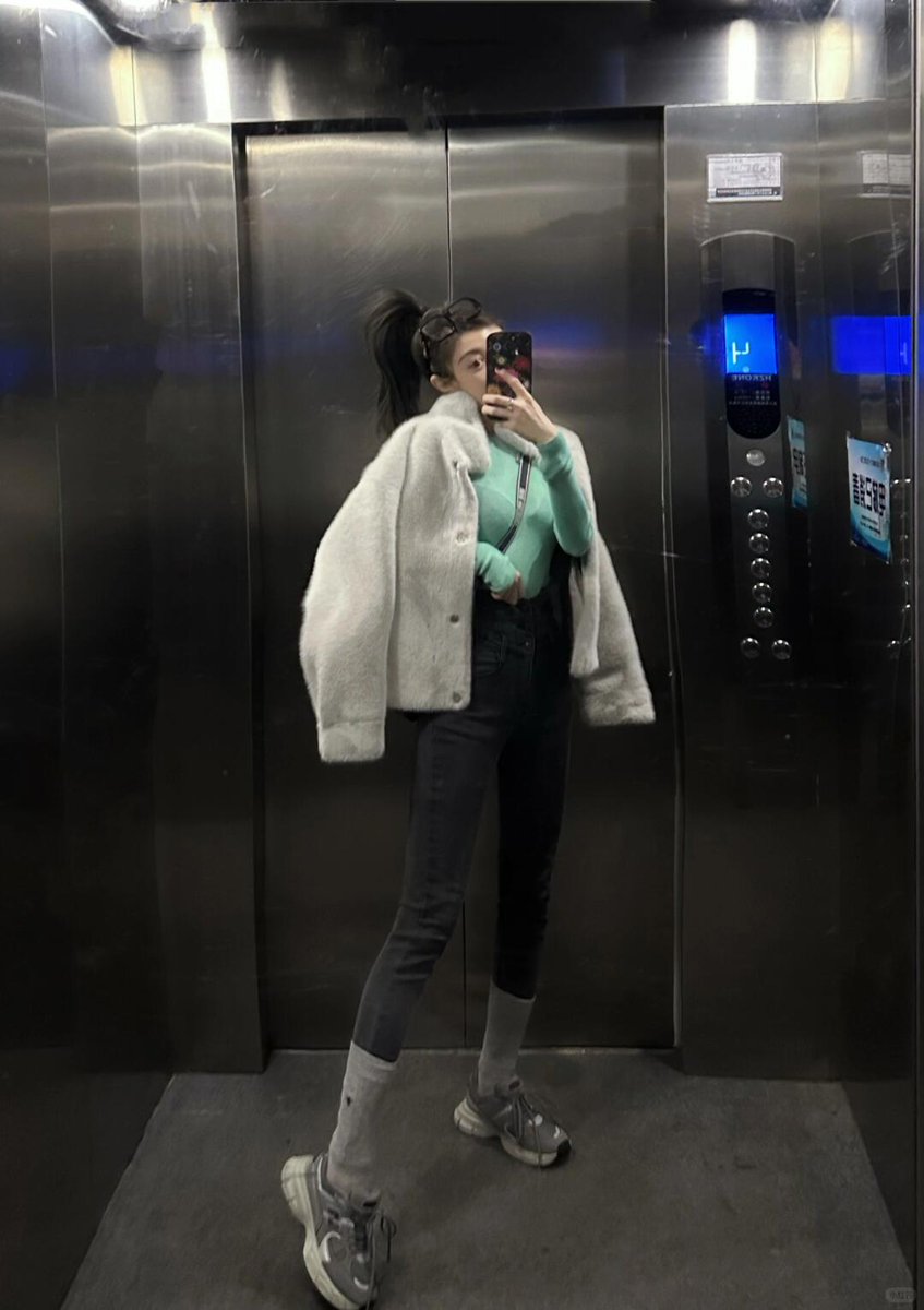 piqibaozaoxiao1's tweet image. #dailyoutfit #ootd #myootd #mycommutetoworkoutfit #fashionistaootd
How do you pull off being both elegant and casual?
Hehe
You tell me if it looks good! 😊