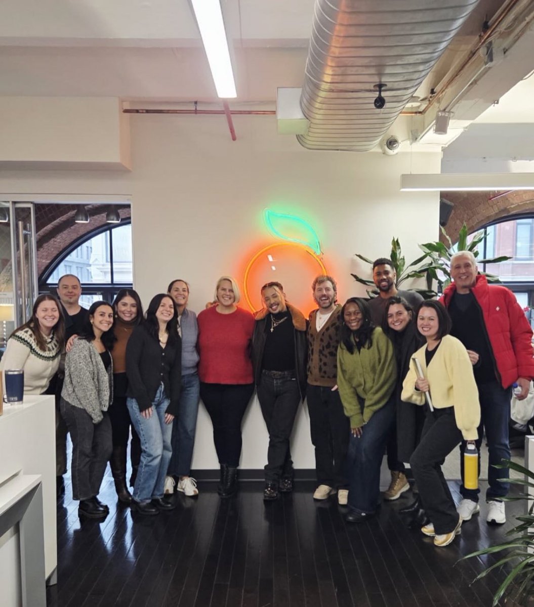 Gloria Groove e representantes da Sb Music marcaram presença hoje (17) no escrito da The Orchard em Nova York. 

O que podemos esperar para 2026?👀