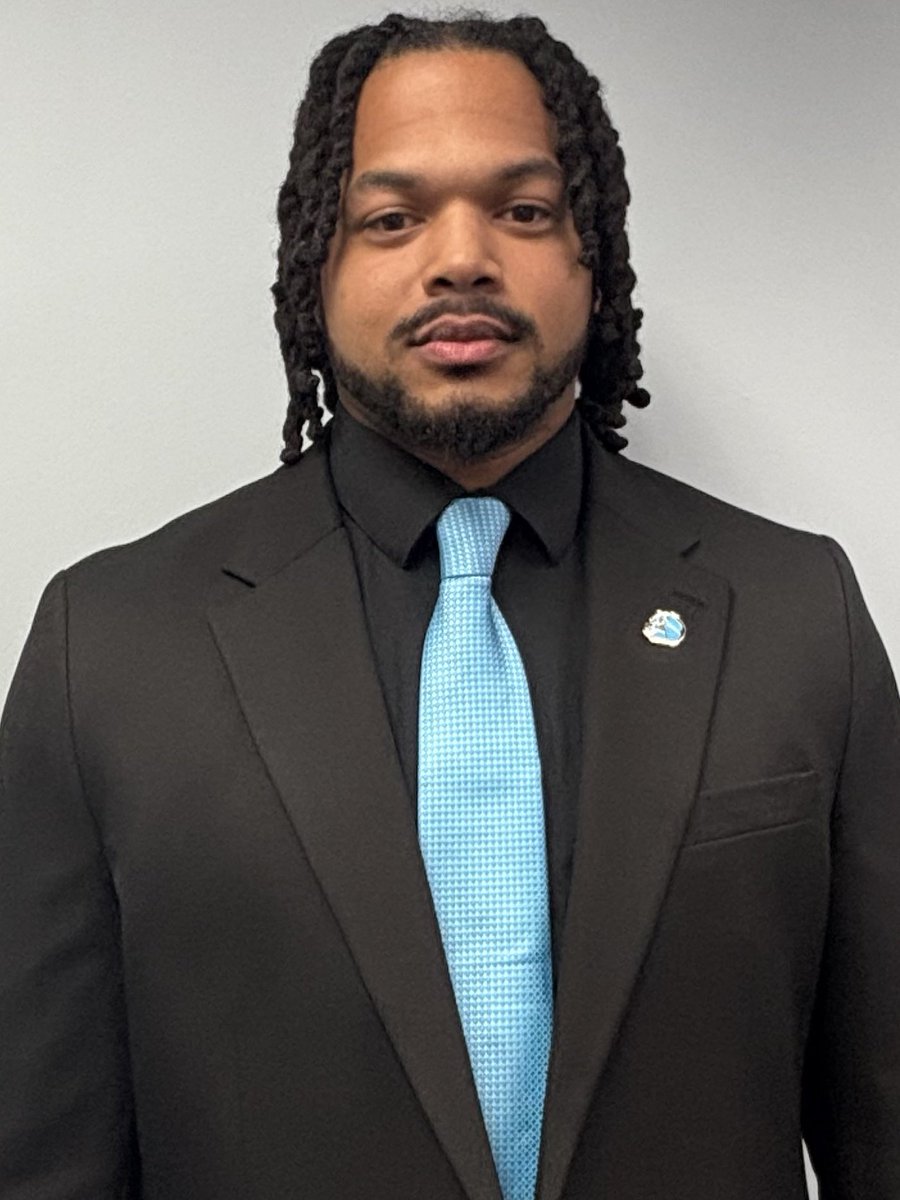 RMetzgerWTOV9's tweet photo. 🚨 2011 Bridgeport alum Curt Smelley is the Bulldogs new head football coach. 

Our 2010 Defensive POY has been defensive coordinator for the Bulldogs the past 2 seasons, played collegiately at West Lib and WVU.  

We’ll hear from Curt tonight at 6 on @WTOV9 https://t.co/1EXXuTXkJA