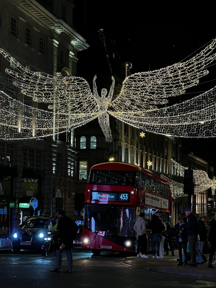 mia17554's tweet photo. London in December is so beautiful!😍 https://t.co/YiYFCjt64F
