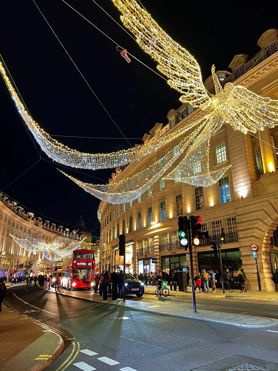 mia17554's tweet photo. London in December is so beautiful!😍 https://t.co/YiYFCjt64F
