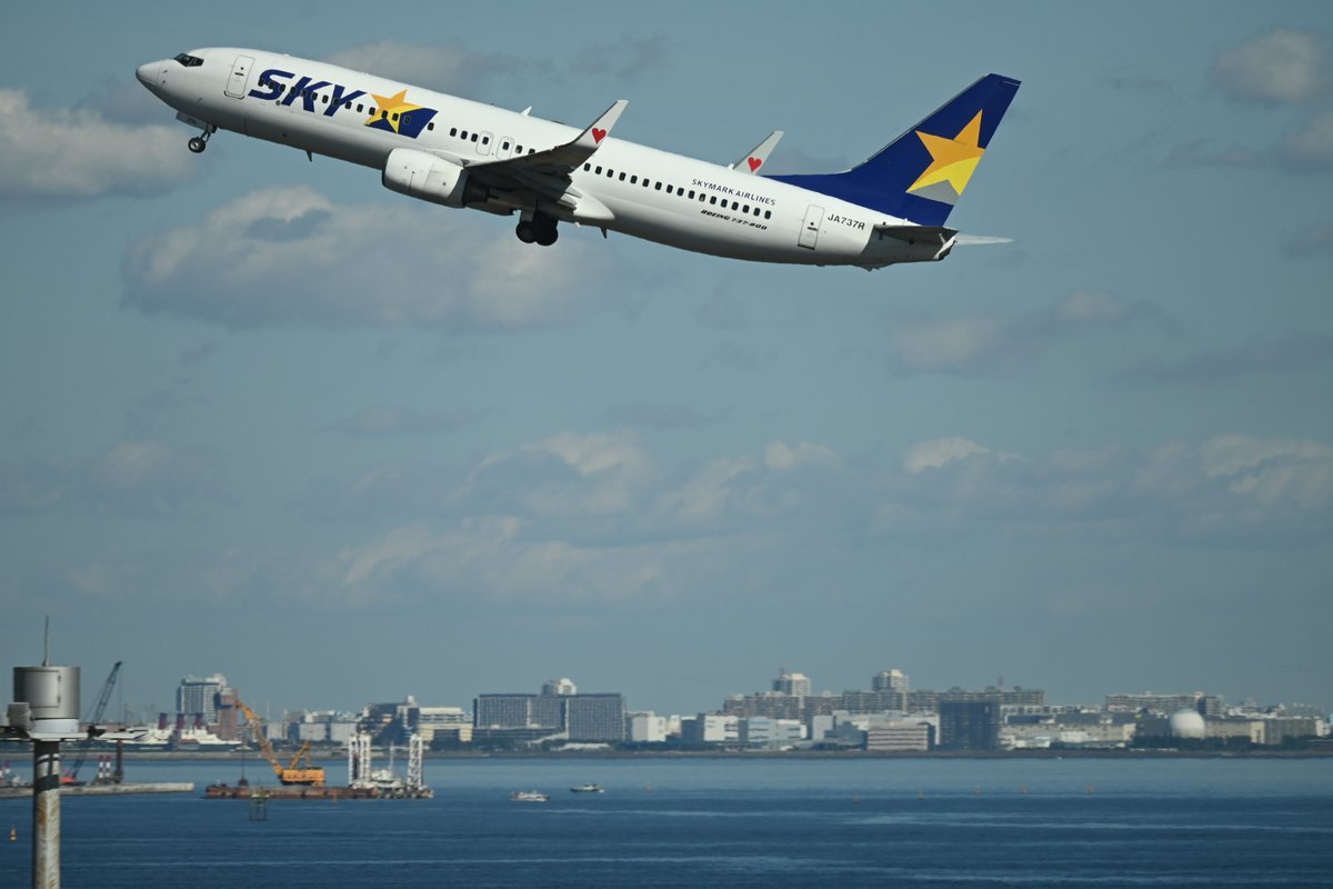 おはようございます。 スカイマークの離陸の写真を掲載します。 羽田