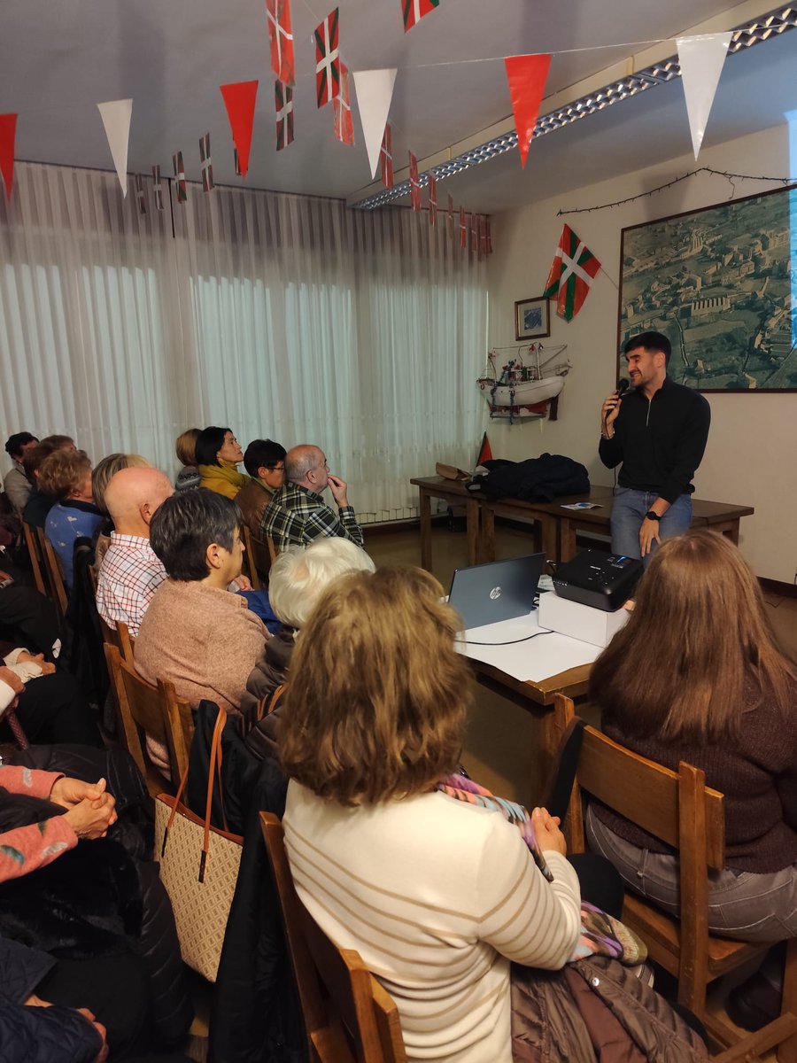 Gaur herri batzarra egin dugu.
Plataformatik gaur arte egin ditugun urratsez eta hemendik aurrera egin dezakegun guztiaz hitz egin dugu.
Eskerrik asko parte hartzeagatik.
#usansolo #geltokiaerdigunean <a href="/eajpnvbizkaia/">EAJ-PNV Bizkaia</a>
<a href="/PSEBizkaia/">PSE-EE BIZKAIA</a> <a href="/ETS_RFV/">Euskal Trenbide Sarea - Red Ferroviaria Vasca</a> <a href="/PPBizkaia/">PP Bizkaia</a> <a href="/PPBizkaia/">PP Bizkaia</a> <a href="/PodemosBizkaia/">Ahal Dugu BIZKAIA</a>