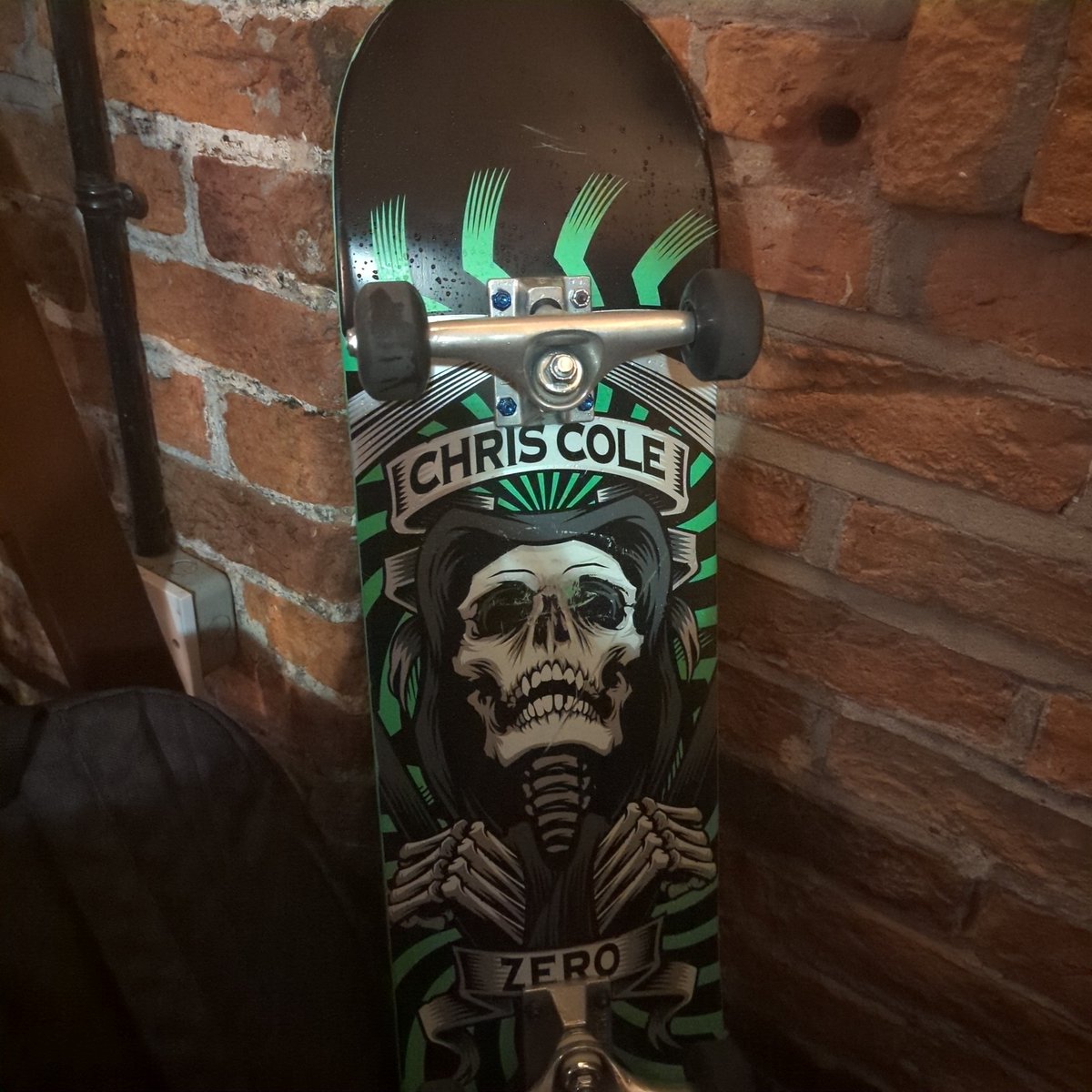 MothCult1313's tweet photo. Was at the skatepark tonight and some dude broke his ankle, the thing twisted right round the wrong way 

Dude went from boneless to broken boneless 😬 https://t.co/UmIVkXmioC
