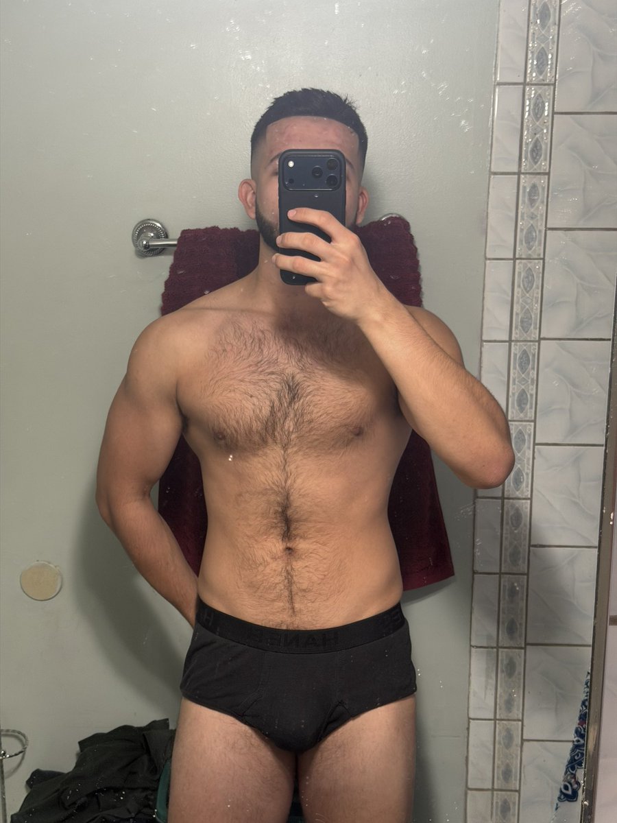 ricky2xg's tweet photo. Should I shave or keep it as is?🤔 https://t.co/OwGofQh21J