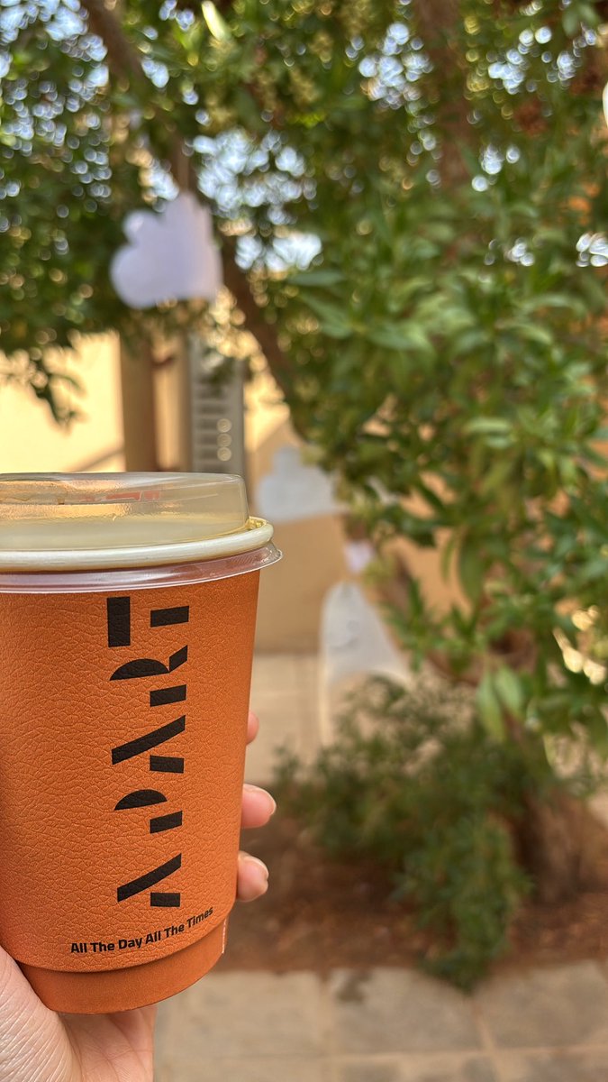 للمتمسكين بحِبلِ الله، وإن قست الحياة،
لمن علّق آماله على الله وإن ضاقت به الدنيا،
فحبالُ الله لا تنقطع،
ما دمنا موقنين بالإجابة🌱🤍.

#صالحة_علي
#صباح_الخير 
#نادي_ثمار_الكتب