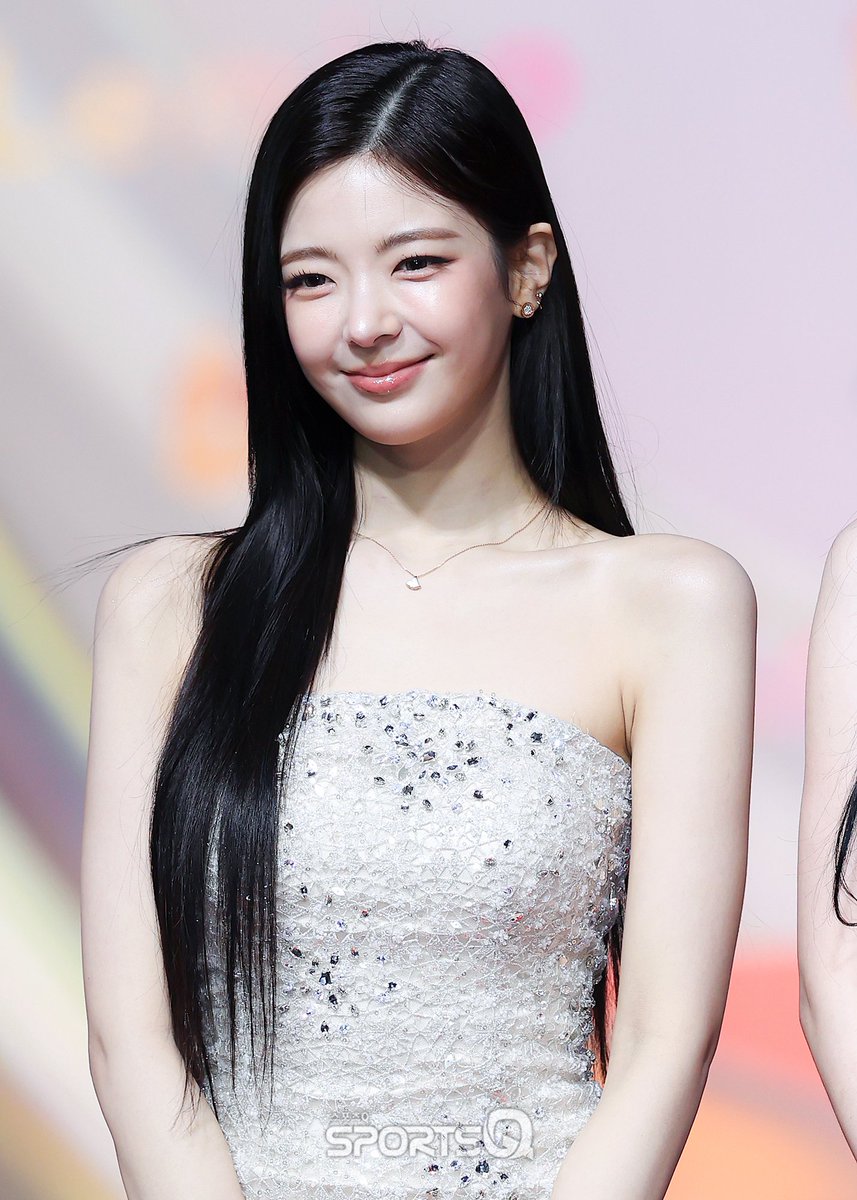 [#포토Q] 251225 ‘리아’ 2025 SBS 가요대전‘ 레드카펫

📌sportsq.co.kr/news/articleVi…

#리아 #LIA
#있지 #ITZY
#2025SBS가요대전 #가요대전