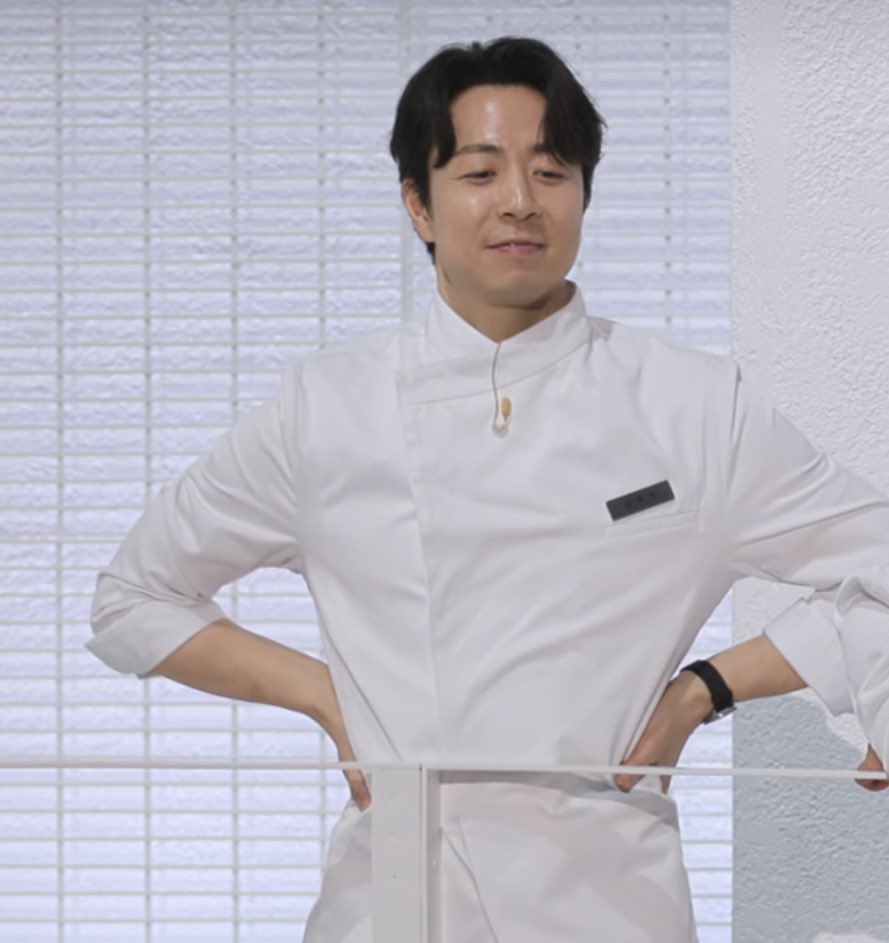 Tiap dia berkacak pinggang, auto mleyot wkwkwkwkwkwkkw