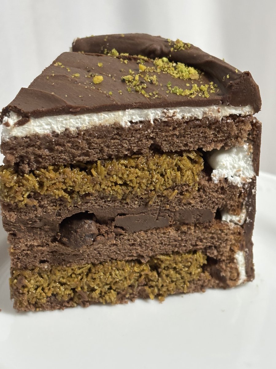 그치만 두바이님 자태가 .. 그니까 저는 모두가 예수님을 내치고 두쫀쿠를 빚고 있을 때 저만은 예수님을 위해 딸기케이크를 챙겨먹었고(하지만저는무교입니다) 이 마음에 감동하신 산타핣이 제게 새색시 급으로 자태가 고운 두바이를 선물해준 것 같은 느낌을 받음 너무 아름다운 나의 새색시두바이