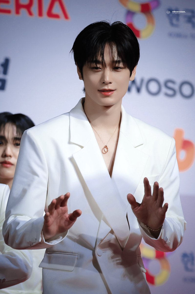 ๐ผ๐ฏ๐๐ฒ๐๐๐ถ๐ผ๐ป. tweet media