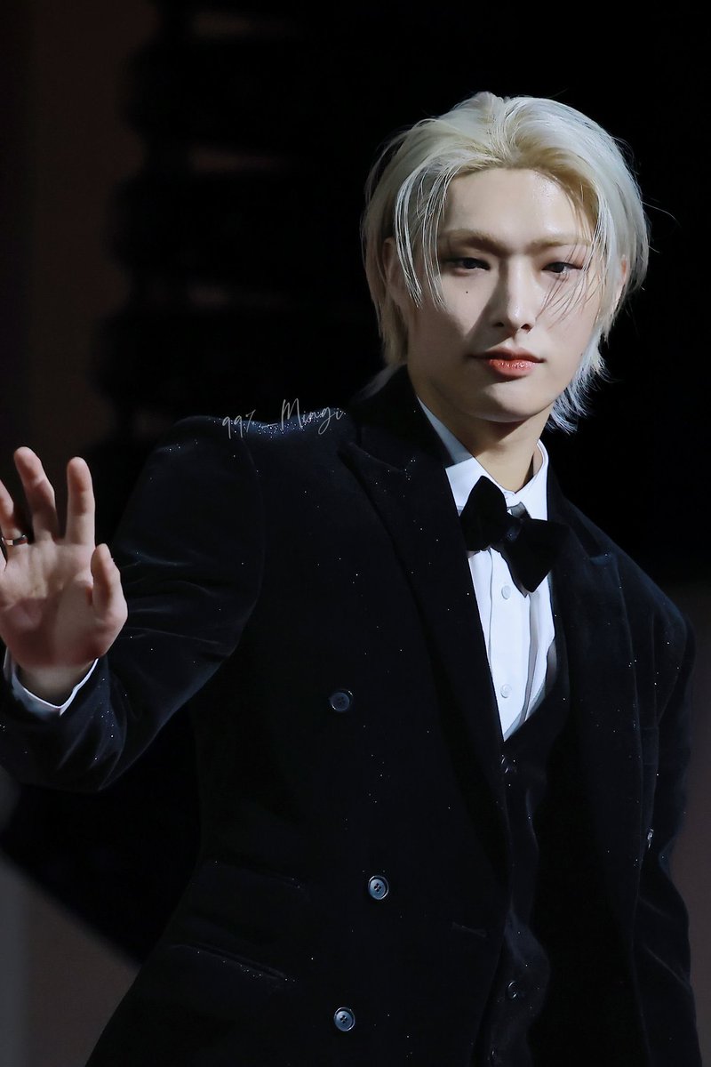 mngggi's tweet image. oh platinum blonde long haired mingi