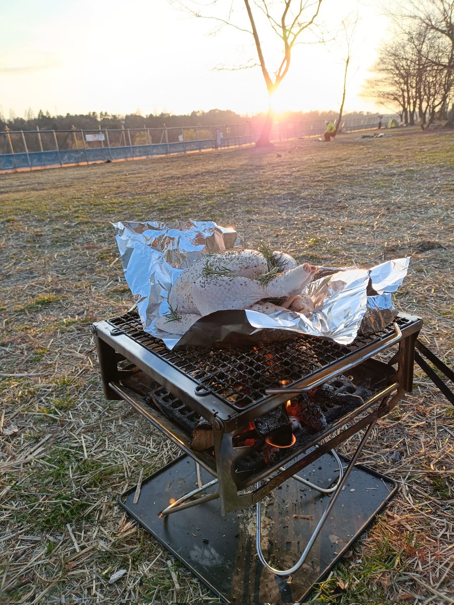 友人と焚き火に来ましたが、もうちょっと考えて生きようよ、という方向で話がまとまりました。