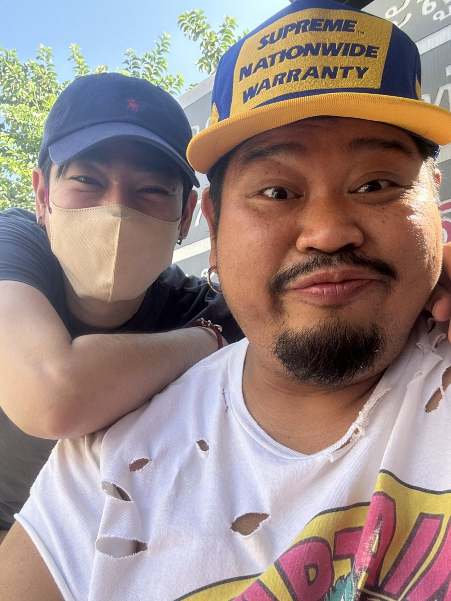 llpuccall702's tweet image. ซานต้าพี่ป๊อบส่งคนในซอยบ้านมาเป็นของขวัญวันคริสต์มาส 🎁🎅🎄

X'Mas ปีนี้อยากเห็นเฮียยิ้มก็ได้เห็นแล้ว ขอให้เฮียมีความสุขมากๆ มีกำลังใจที่เข้มแข็งทำในสิ่งที่รักต่อไป พวกเราและความรักของพวกเราอยู่ตรงนี้กับเฮียเสมอนะคะ Merry Christmas ka♥️ @peckpalit 
#เป๊กผลิตโชค ♡ #PECKPALiTCHOKE