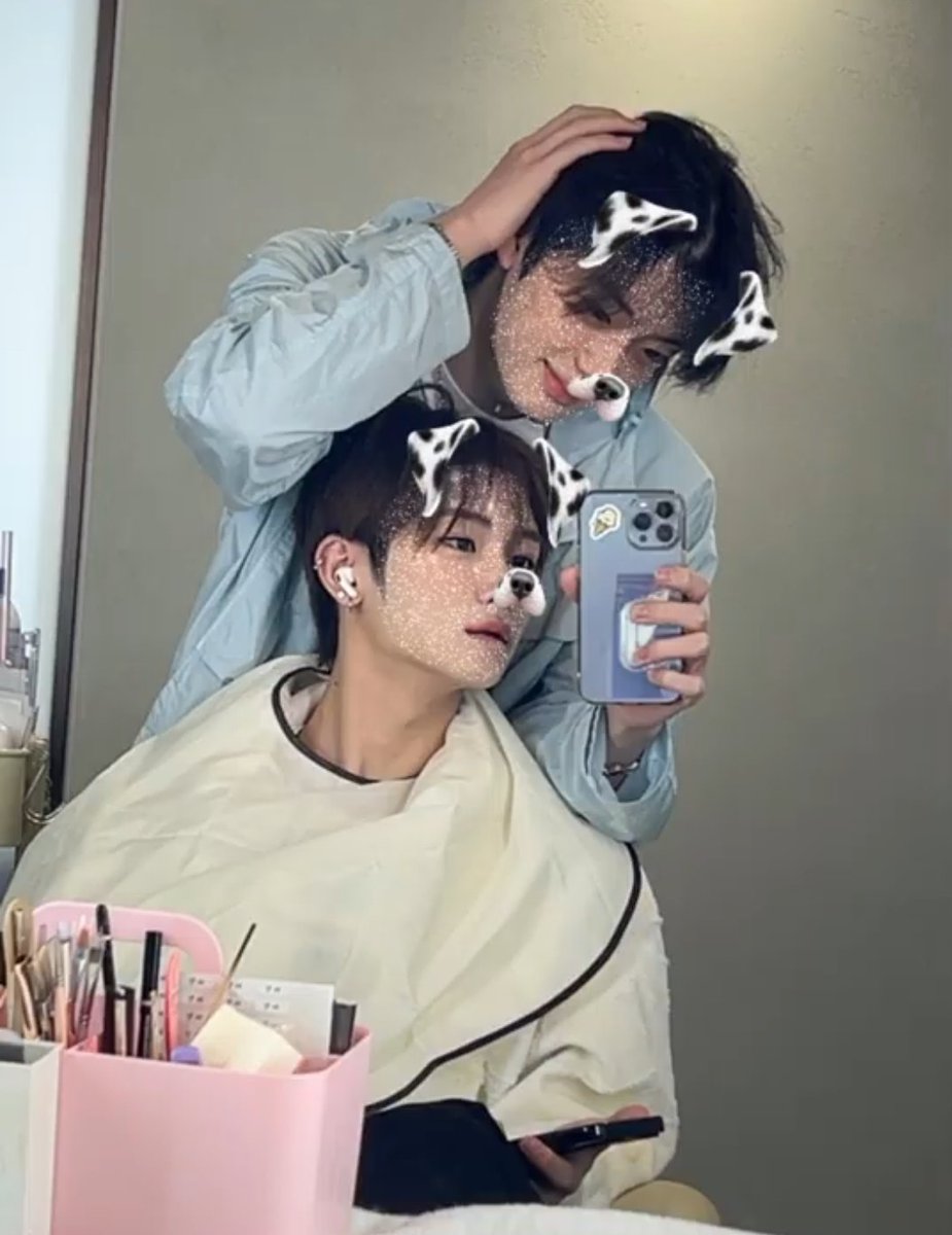 sanghyeon showed these photos of him and his anxin hyung. they’re so cute 🥹🩷🧡

#ZHOUANXIN #조우안신 #CHUNGSANGHYEON #정상현 #SIXSEVENZ #ALPHADRIVEONE #ALD1
#알파드라이브원