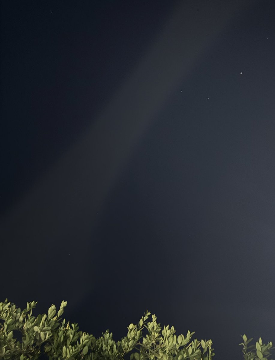 Feliz Navidad🪐, lxs amo con todo mi corazón, esta es nuestra segunda navidad juntos y eso me hace la más feliz, gracias por seguir conmigo en este viaje, un viaje que será muy largoooo, disfruten a sus seres queridos, lxs amo infinitamente 🫶🏻
feliz cumpleaños a papá Dios
Y