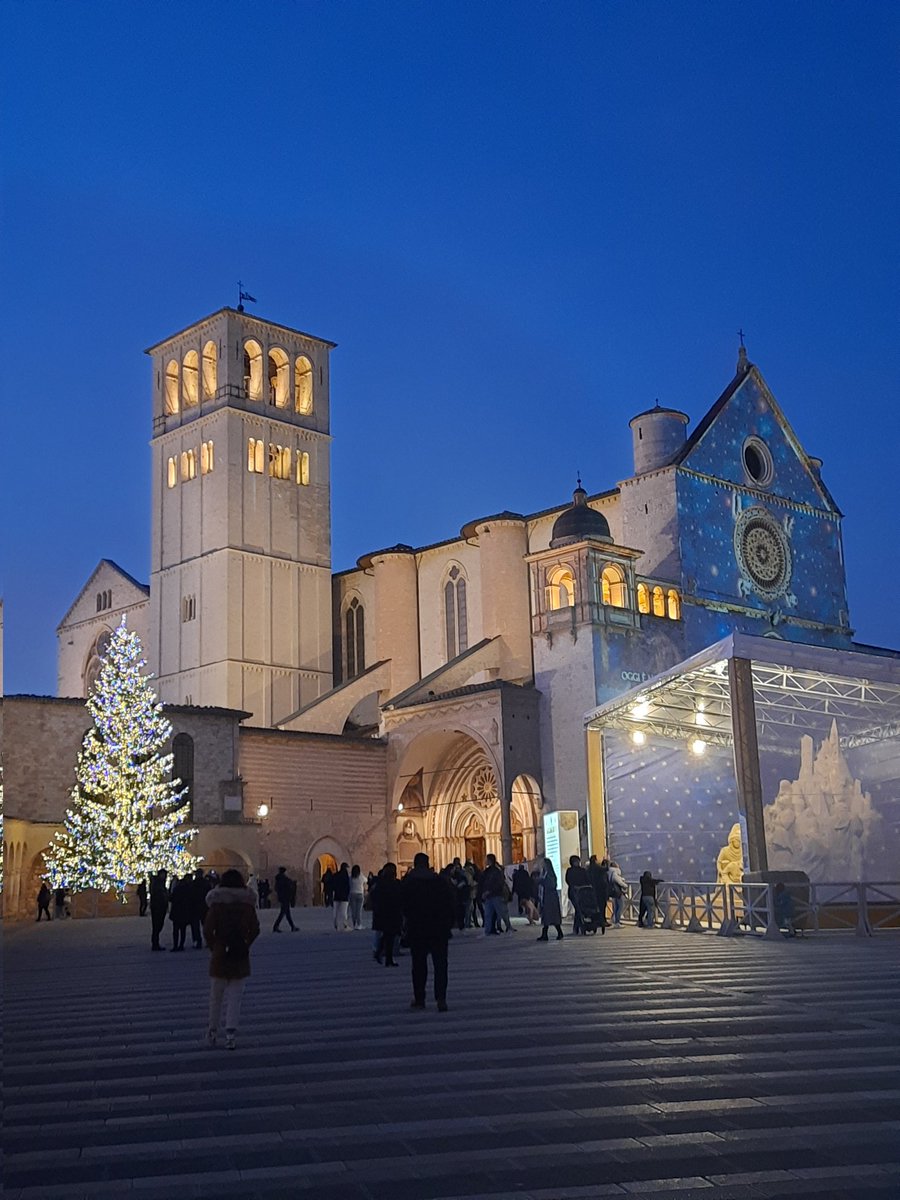 luca_anastasi's tweet image. Buongiorno vi Auguro una Felice giornata di Pace e Serenita' un caloroso Buon Natale e Buone Feste dalla splendida Umbria 💚🎄🎅🎁🤗😘🥰
#BuonNatale 
#BuoneFeste