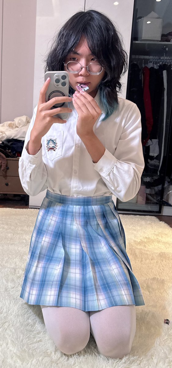 xnn经典装束 or 睡前
你更喜欢哪个？

#男娘 #伪娘 #femboy #雪糕 #黑丝