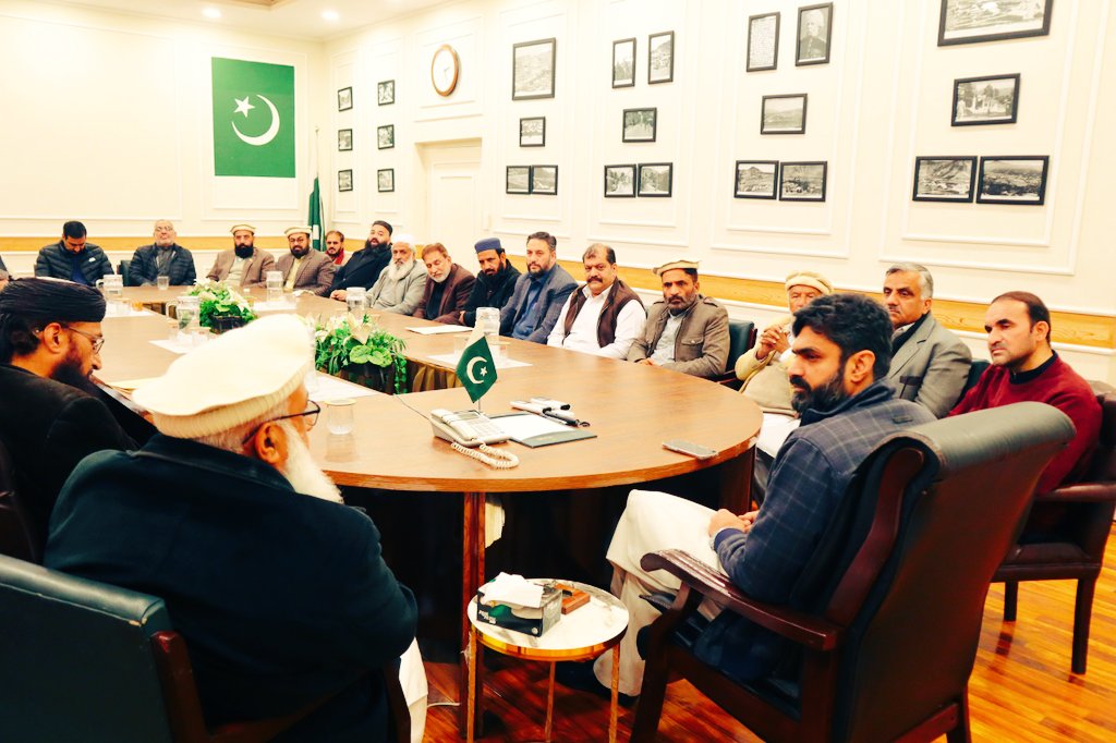 ڈپٹی کمشنر ایبٹ آباد سرمد سلیم اکرم نئے سال کی تقریبات کے حوالے سے اجلاس کی صدارت کر رہے ہیں۔
facebook.com/share/p/1AGaGs…