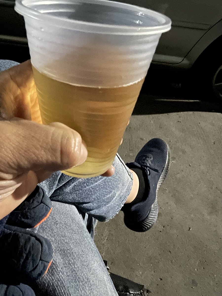 Rulo94's tweet image. Jajajajajajaja el vato ariano que andaba en bermuda y que no iba a tomar alcohol… tres doritos después, mallas abajo del pantalón y pistiando wisky con la banda pacheca jajajajajajaja pinches arianos 😎 hermosos jajajajajaja 😎