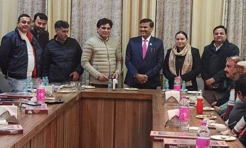 dccyamunanagar's tweet photo. On 24 December, DCC President Devinder Singh along with his team organized a programme with media representatives. MLA Renu Bala and Rishi Ram attended as chief guests and extended warm wishes for the upcoming New Year.
#NewYear #DCC #DevinderSingh #RenuBala #MediaMeet https://t.co/qU2AA5jzMs
