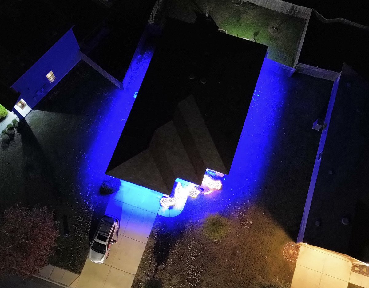 Trekin's tweet image. Decided on blue for tonight 💙