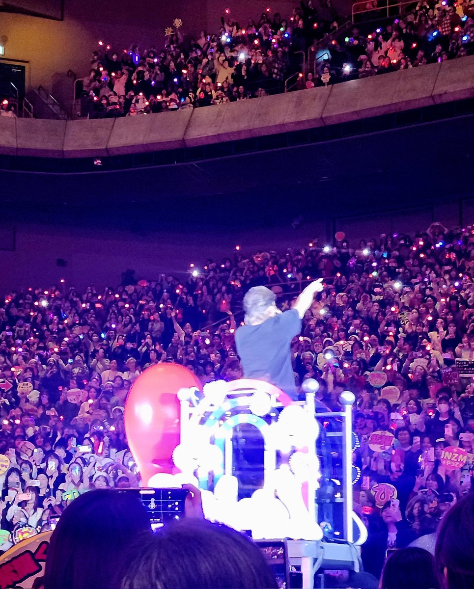 紫耀ページ スタンド重視の紫耀くん‼️♥️ スピードが早かったので、撮れたのは