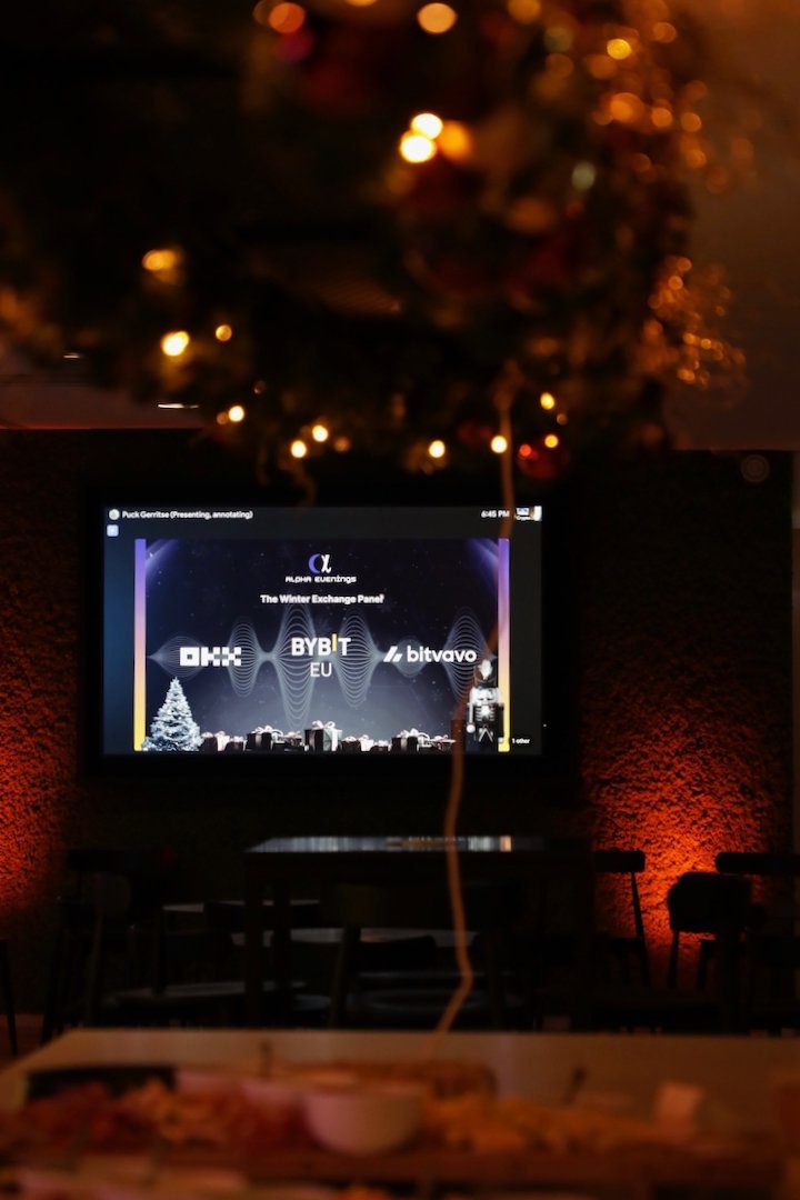 Insightful crypto conversations, meaningful networking, and valuable exchange perspectives at the <a href="/AlphaEvenings/">Alpha Evenings</a> Winter Exchange Panel in Amsterdam 🇳🇱 — powered by <a href="/BybitEU/">Bybit EU</a> alongside Bitvavo and OKX.