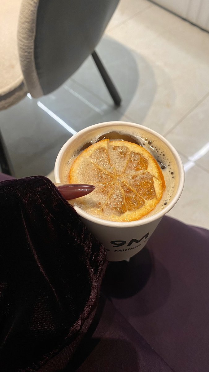 dm_9ia's tweet image. اقوى كوفي ف المعبيلة💆🏻‍♀️💜