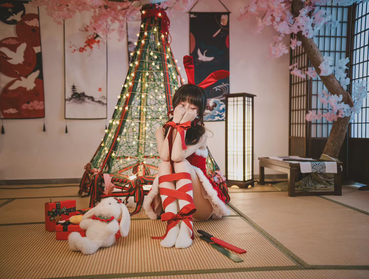 HLexie10165's tweet photo. 🎄叮咚~你的圣诞兔已送达 #圣诞#绳
📍：@scandal_sin
📷：@chandler_pu https://t.co/iaTmDqWVfA