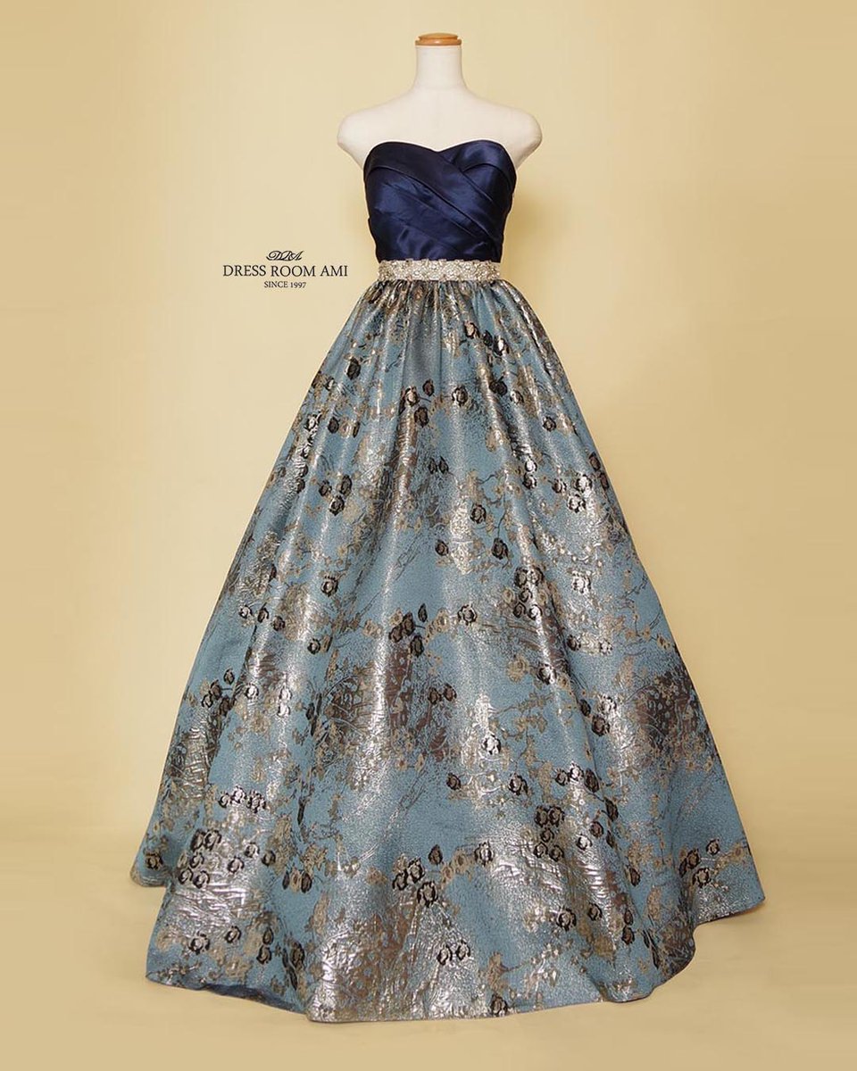 残りラスト1点のビジュー×ジャガードが高級感のあるクラシカルなブルー